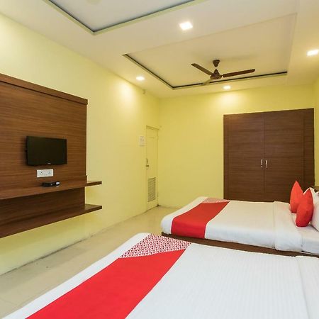 Oyo 17161 Hotel Mahalaxmi Ujjain Esterno foto