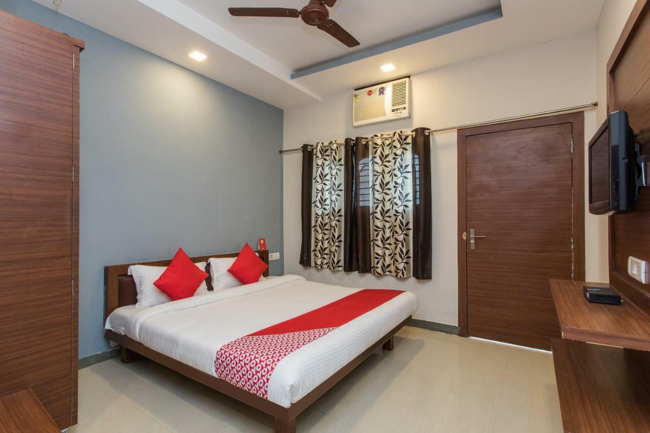 Oyo 17161 Hotel Mahalaxmi Ujjain Esterno foto